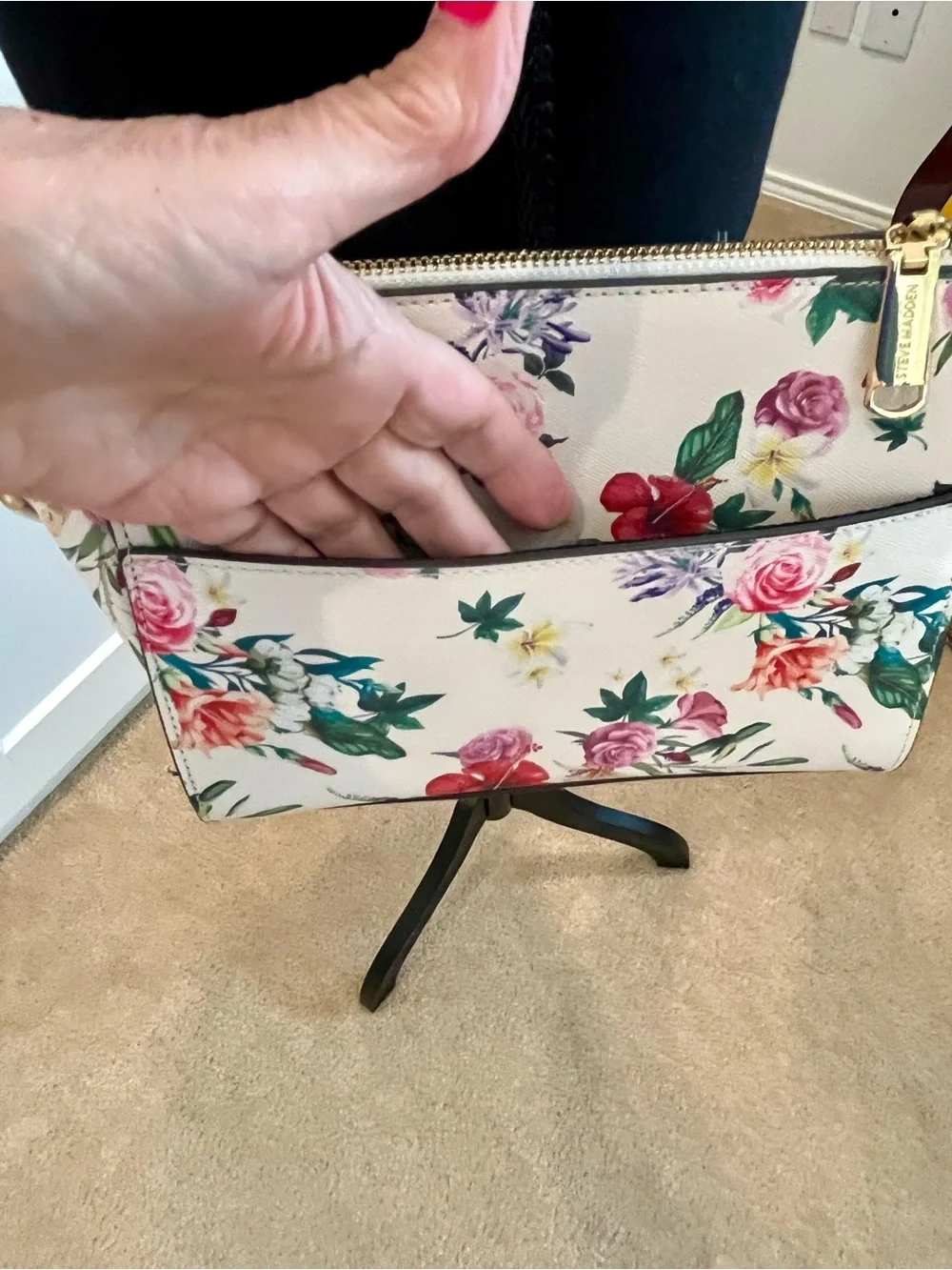**SOLD** on another platform. 
NWOT Steve Madden White Floral Crossbody - Picture 9 of 16